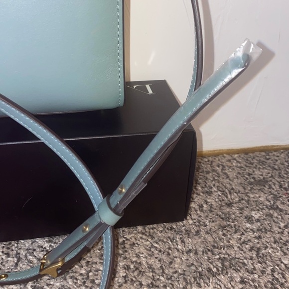 👜 🆕 NWT COACH Gloved Tanned Leather Cashin Mini Tote -Sage color with dust bag - Picture 2 of 7